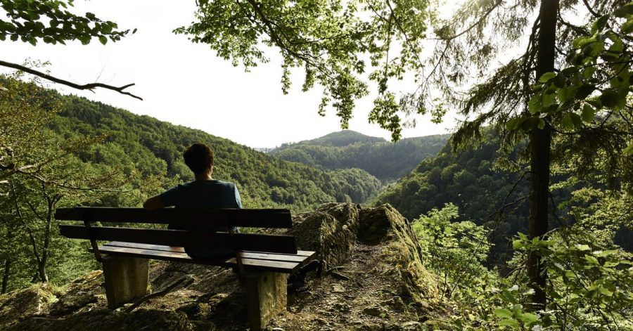 Pause mit Panorama: Vom sogenannten Forstmeistersprung fällt der Blick über das Steinachtal.