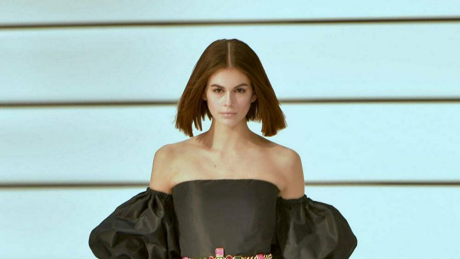 Der "Hacked Bob", wie Model Kaia Gerber ihn seit einigen Monaten trägt, ist einer der großen Haartrends 2021. (ncz/spot)