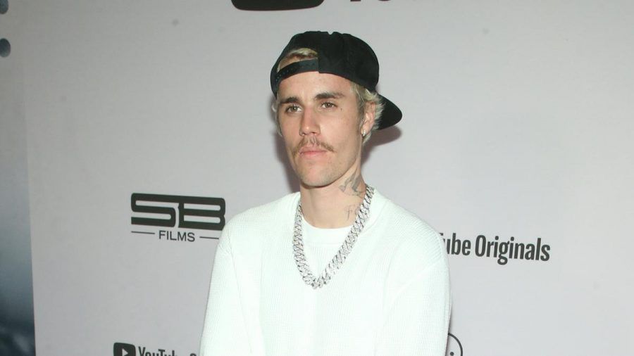 Justin Bieber hat selbst vor einigen Jahren zu Gott gefunden (stk/spot)