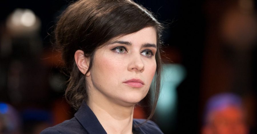 Schauspielerin Nora Tschirner in einer Talkshow.