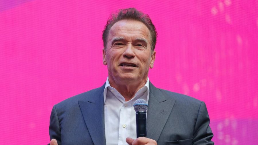 Scheint auch ein sehr guter Gastgeber zu sein: Arnold Schwarzenegger (stk/spot)