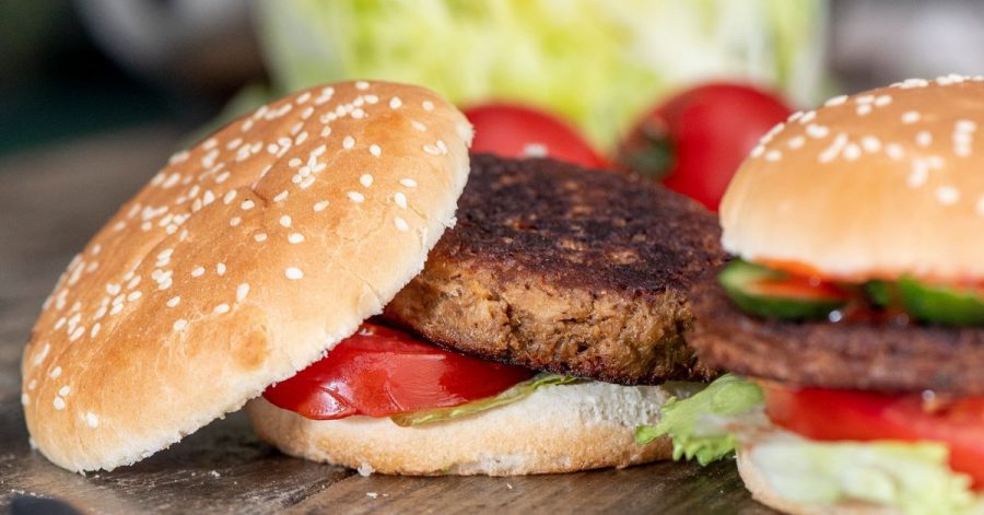 Es muss nicht immer Fleisch sein: Geschmacklich überzeugen auch vegetarische Patties im Burger.