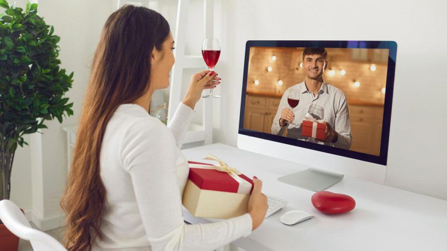 In der Corona-Krise daten mehr Menschen per Videocall. (elm/spot)