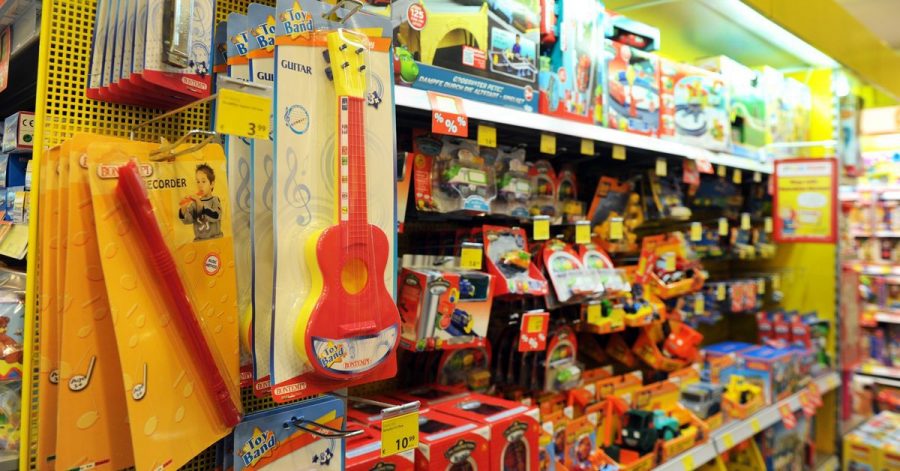 So mancher Kinderwunsch stellt Eltern im Spielzeuggeschäft vor eine schwere Entscheidung.