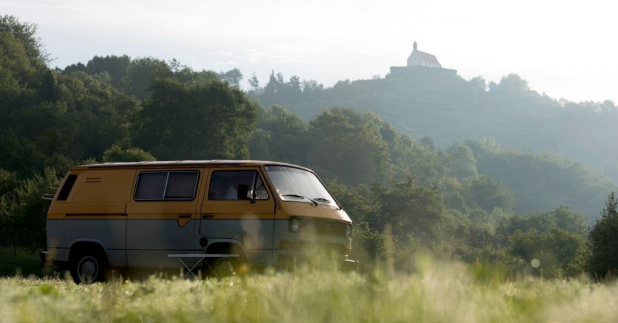Außerhalb von Camping- und Stellplätzen ist das Übernachten im Wohnmobil oder Campingbus nur erlaubt, um die Fahrtüchtigkeit wieder zu erlangen.