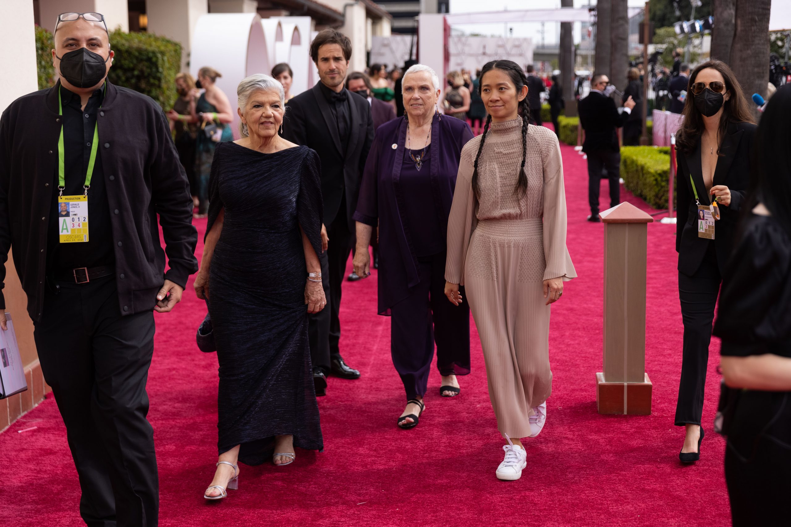 Wieder Glamour: Die Oscar-Outfits in Tops und Flops