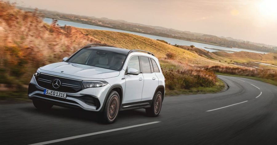 Geländegänger unter Strom: Mercedes elektrisiert seine SUV-Palette weiter und lässt den EQB mit einer Akkufüllung über 400 Kilometer weit kommen.