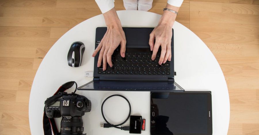Bei Stockfotos kann es sinnvoll sein, Raum für eventuelle Überschriften zu lassen, sie sollten nicht überladen wirken.