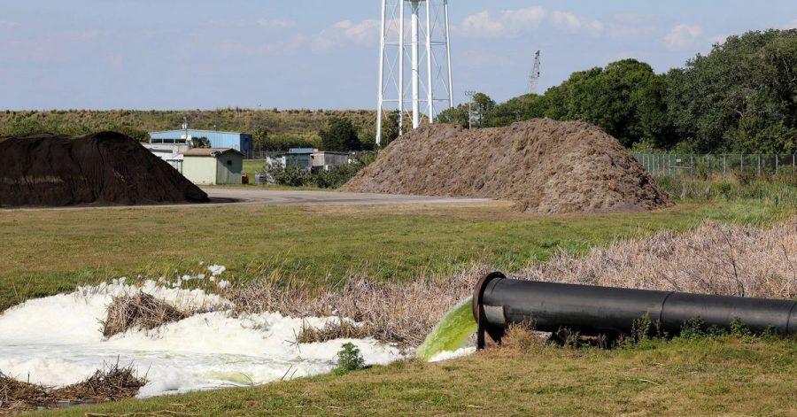 Das ehemalige Düngemittelwerk befindet sich im Bezirk Manatee, südlich von Tampa. Nachdem das Leck in einem Abwasserbecken bekannt geworden war, waren rund 300 Häuser in der Region evakuiert worden.