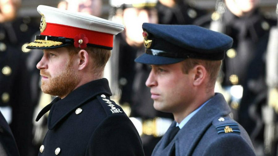 Prinz Harry (li.) und Prinz William werden zur Trauerfeier für Prinz Philip wohl keine Uniformen tragen. (cos/spot)