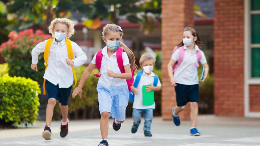 Für viele Kleinkinder ist ein Leben mit dem Coronavirus inzwischen Normalität. (eee/spot)