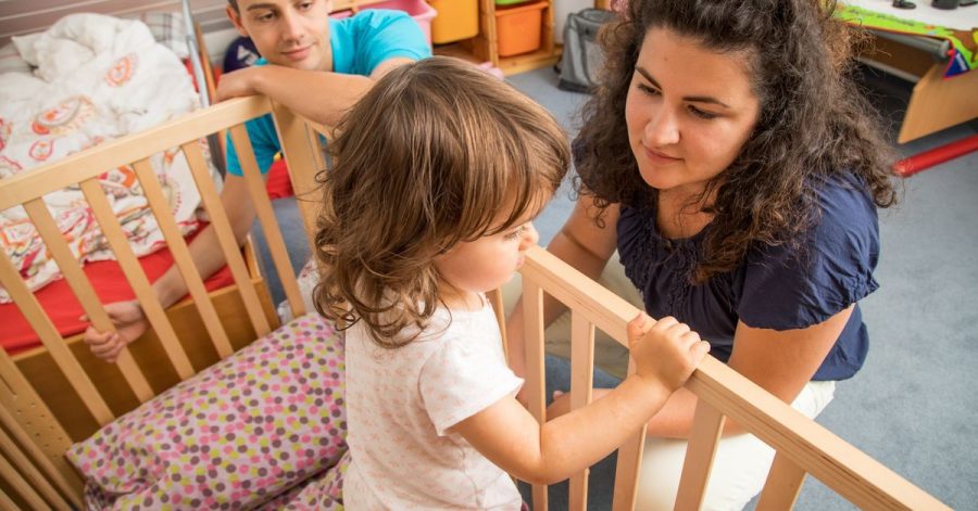 «Mama, Papa, bitte geht nicht!» Manche Kinder tun sich mit dem Einschlafen schwer.