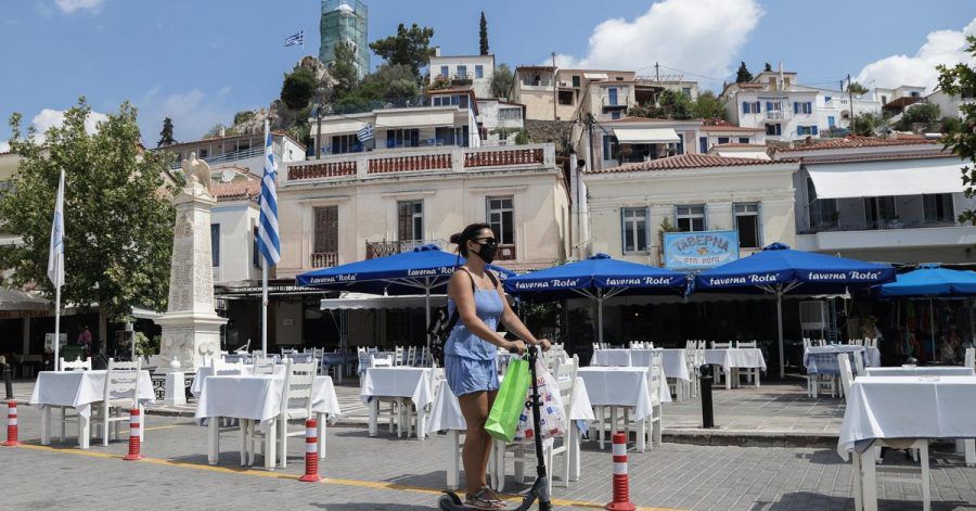 Trotz steigender Corona-Zahlen will die griechische Regierung Besuchern aus anderen EU-Ländern die Einreise erleichtern.