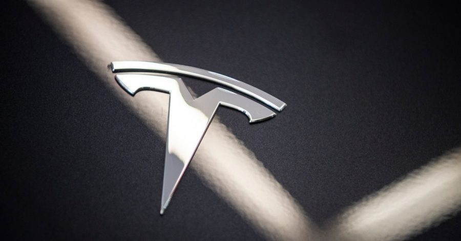 Obwohl Tesla sein Autopilot-System verbessert hat, bemängeln Experten die mangelnde Sicherheit.