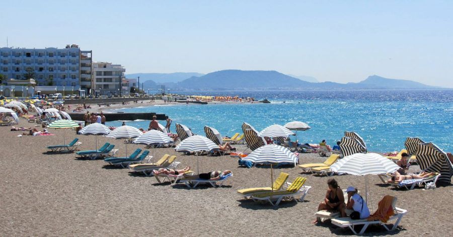 Sonnenbaden auf Rhodos: Griechenland dürfte im Sommer mit das gefragteste Reiseziel im Ausland sein.
