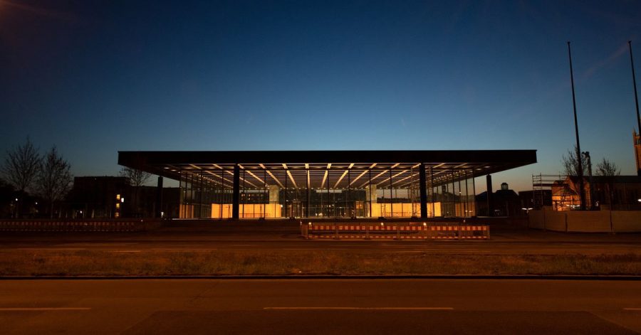 Sie strahlt wieder - die Neue Nationalgalerie in Berlin.