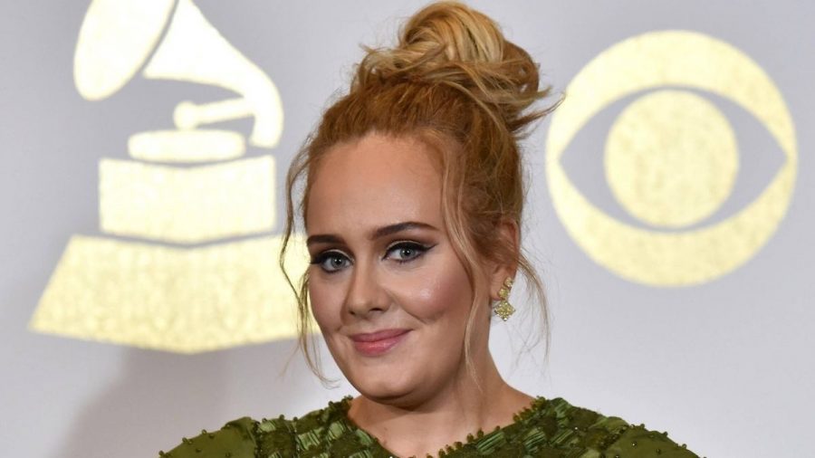 Adele feiert hier ausgelassen ihren neuen Body