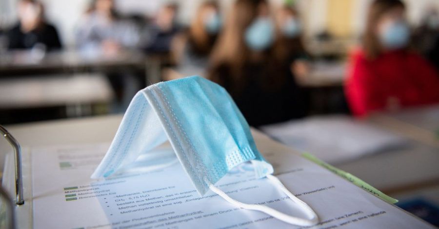 Trotz aller Vorsichtsmaßnahmen sind Ansteckungen mit dem Coronavirus an Schulen nicht auszuschließen. Laut Experten der Kinder- und Jugendmedizin sollten Schulschließungen dennoch das letzte Mittel sein.