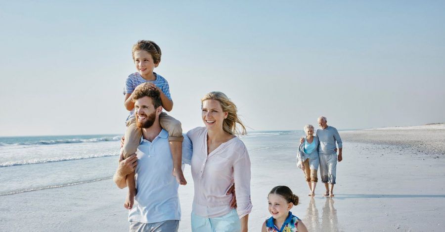 Gemeinsam mit den Kindern sowie Oma und Opa Urlaub machen - nach Monaten der Corona-Isolation ein schöner Gedanke.