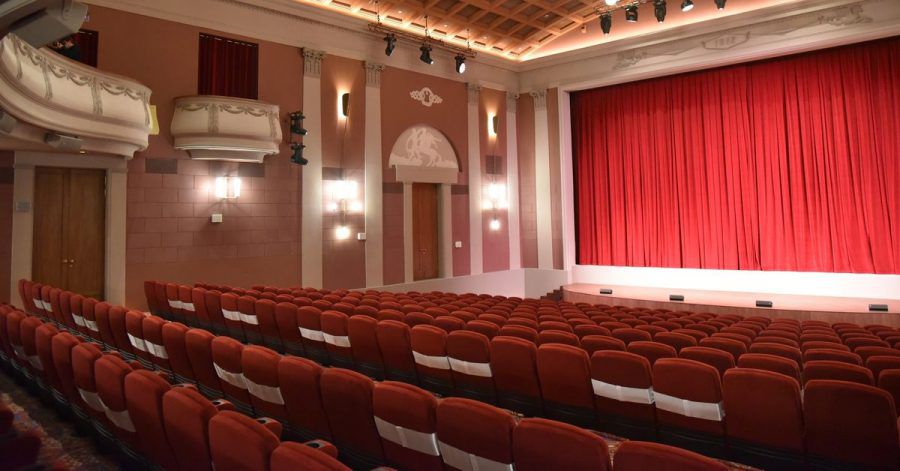 Der große Kinosaal in dem mit 111 Jahren ältesten Moskauer Filmtheater Chudoschestwenny.