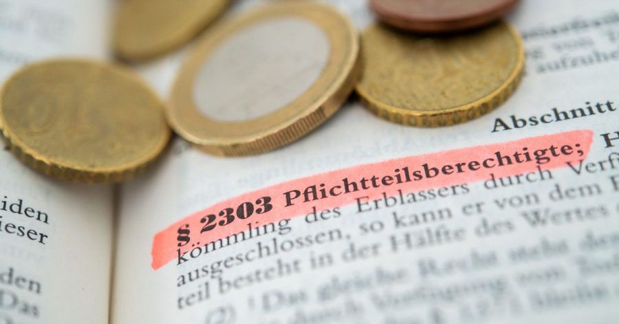Kinder haben Anspruch auf den Pflichtteil des Erbes der Eltern. Es sei denn, es liegt eine schwere Straftat gegen den Pflichtberechtigten vor.