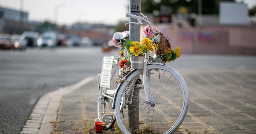 Die Zahl der Verkehrstoten ist in den letzten drei Jahrzehnten stark gesunken. Allerdings fällt der Rückgang bei Fahrern von Motor- und Fahrrädern deutlich geringer aus.
