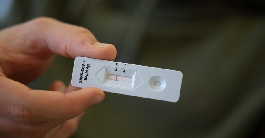 Kein Freifahrtsschein: Auch bei einem negativen Schnelltestergebnis sollten alle Vorsichtsmaßnahmen eingehalten werden.