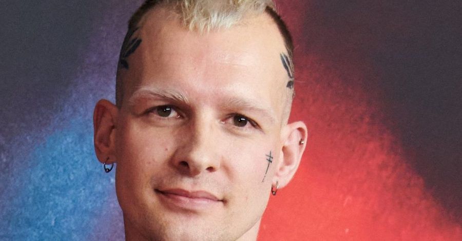 Der Schauspieler Eric Stehfest macht eine Therapie - vor Publikum.