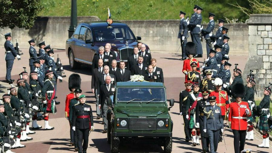Die Prozession vor der Trauerfeier für Prinz Philip (wue/spot)