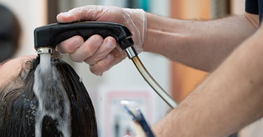 92 Prozent der Friseure sind nach Angaben der Bundesregierung von Niedriglohn betroffen.