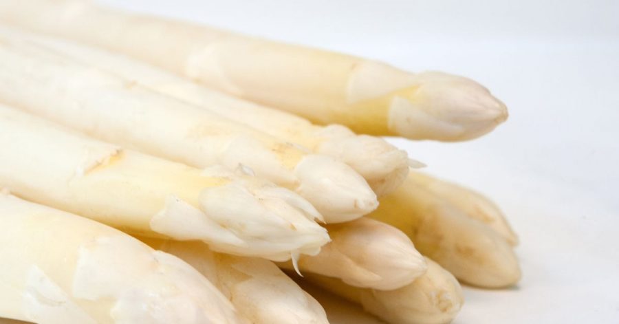 Spargel ist kalorienarm und zugleich reich an Vitaminen und Mineralstoffen.