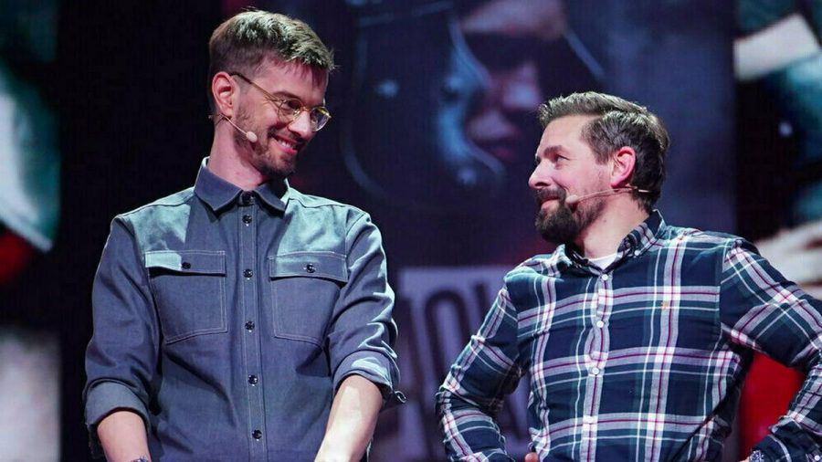 Joko Winterscheidt und Klaas Heufer-Umlauf haben ihre Sendung "Joko & Klaas LIVE" dem Pflegenotstand gewidmet. (ili/spot)