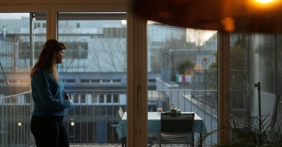 Lucie in einer Szene der ZDF-Doku «37 Grad: Wisch und weg - Wie man sich heute findet und verpasst».
