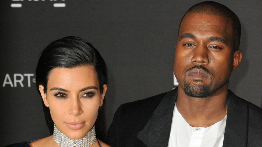 Kim Kardashian und Kanye West wenige Monate nach ihrer Hochzeit im Jahr 2014 (wue/spot)