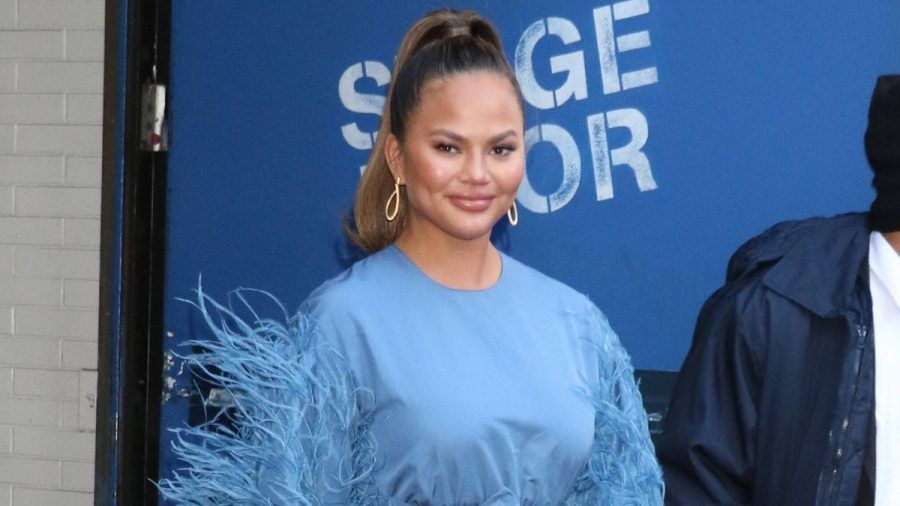 Chrissy Teigen: Noch immer schwer für sie, nicht mehr schwanger werden zu können