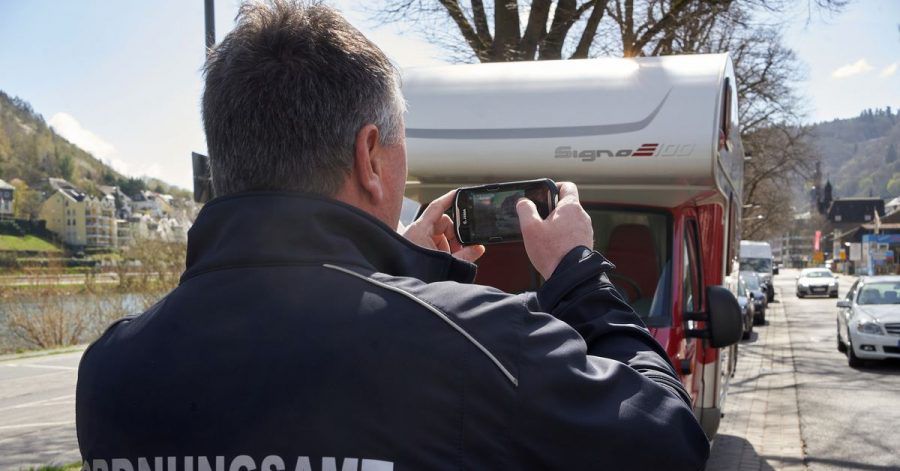 Über das Osterwochenende haben zahlreiche Wohnmobilisten an der Mosel Stellplätze gesucht, da die Campingplätze und regulären Wohnmobilstellplätze wegen der Corona-Pandemie geschlossen sind.