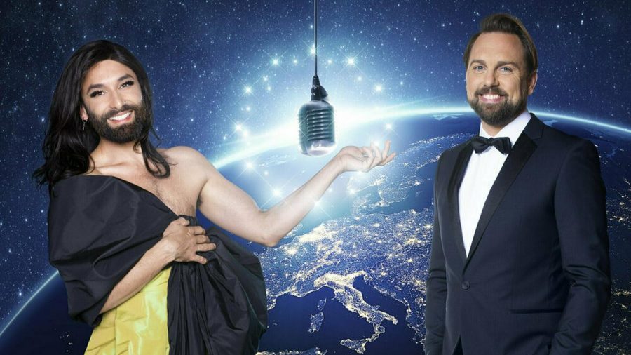Conchita Wurst führt mit Steven Gätjen durch den "Free ESC". (tae/spot)