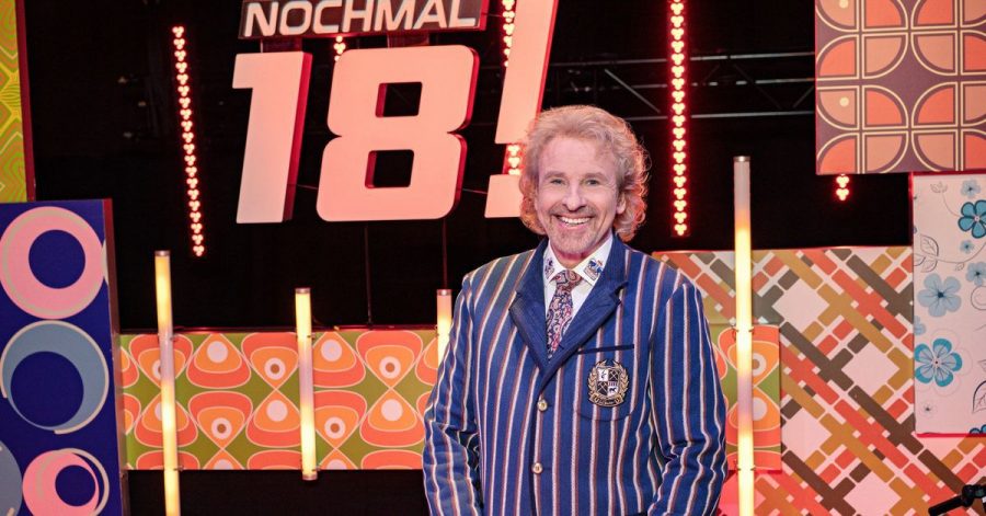Thomas Gottschalk reist einmal im Monat mit drei prominenten Gästen zurück in die Zeit ihrer Volljährigkeit.