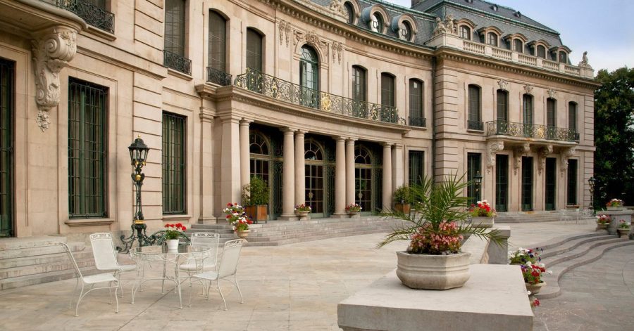 Blick auf die Villa Otto Petschek im Prager Stadtteil Bubenec, die heute als Residenz des US-Botschafters in Tschechien dient.