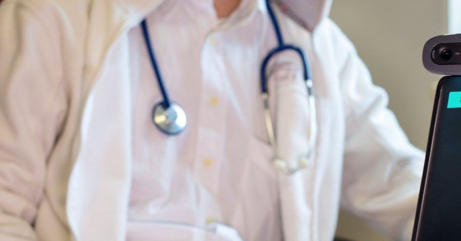 Immer mehr Ärzte und Patienten setzen auf Telemedizin. Für technische Dienstleister öffnet sich damit ein neues Geschäftsfeld. Ihre Wirtschaftsinteressen könnten sich jedoch auf die Patientenversorgung auswirken.