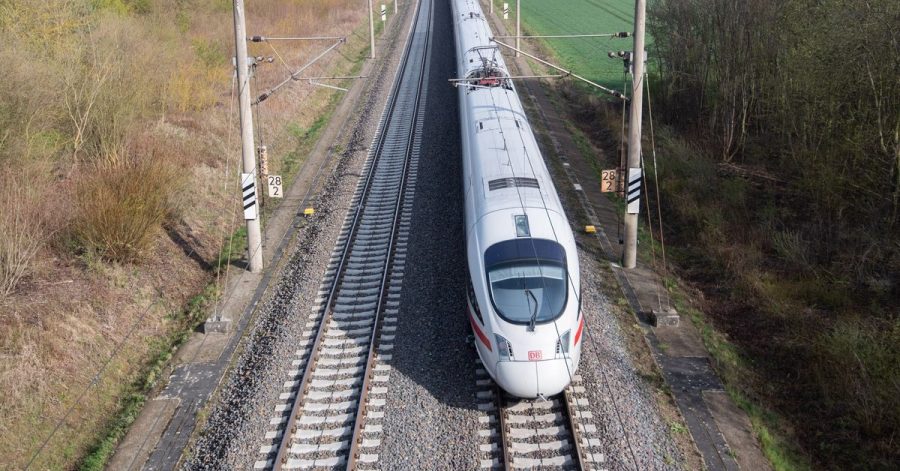 Ein Aktionsplan Deutsche Bahn und der Bundesverband der Deutschen Luftverkehrswirtschaft (BDL) soll bis
4,3 Millionen Flugpassagiere zu Bahnfahrern machen.