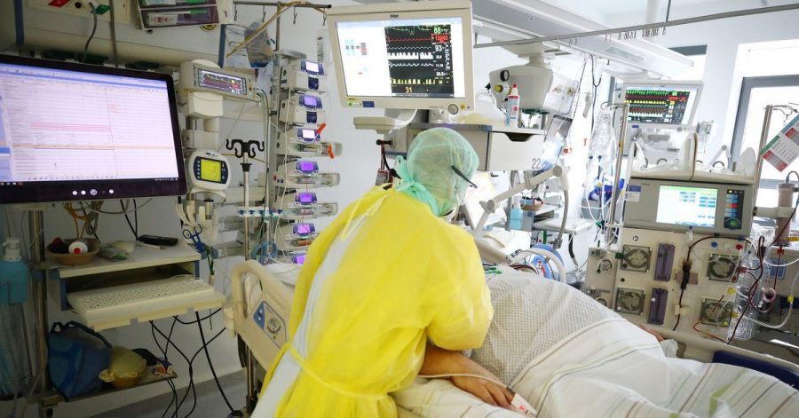 Die Zahl der Covid-Patienten, die auf Intensivstationen in Deutschland behandelt werden müssen, ist am Freitag auf 4.740 angestiegen.
