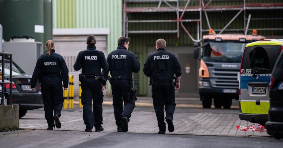 Im Rhein-Main-Deponiepark suchten die Ermittler in verbrannten Müllresten nach der Leiche einer Frau.