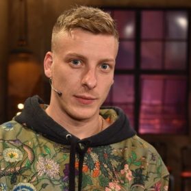 Comedian Felix Lobrecht zu Gast in der WDR Talkshow Kölner Treff