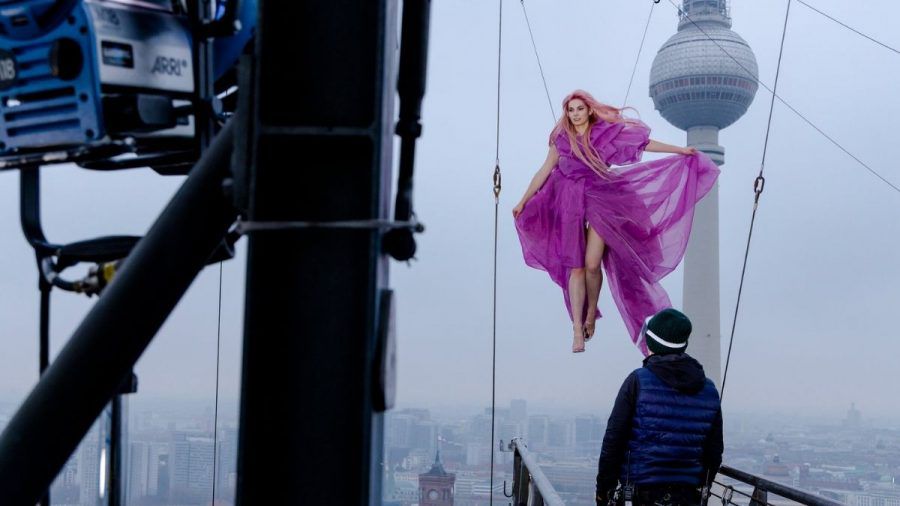 GNTM-Shooting über den Dächern Berlins – Heidis Meeedchen sind in Panik