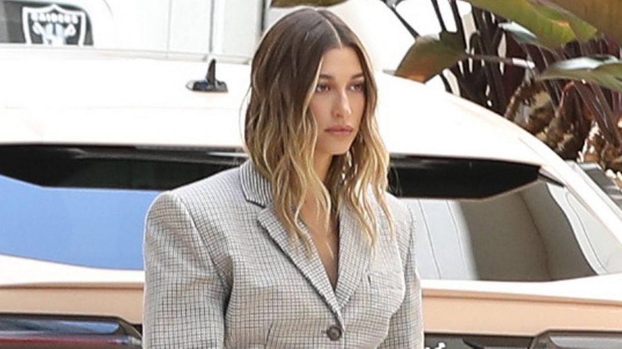 Video: So lässt Hailey Bieber ihre Pickel verschwinden