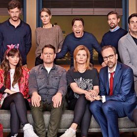 Auch der Cast von „LOL: Last One Laughing“ Staffel 2 kann sich sehen lassen