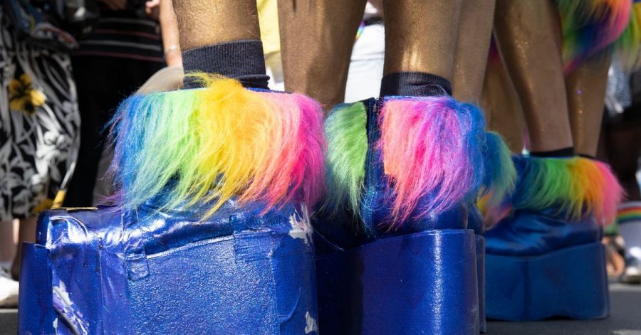 Mit Plateauschuhen haben Teilnehmer an der CSD-Parade 2019 teilgenommen.