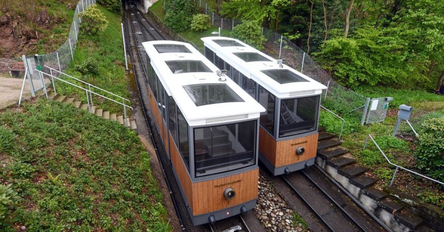Die Merkurbergbahn in Baden-Baden wurde erneuert. Für Menschen mit Handicap oder Eltern mit Kinderwagen gibt es nun einen barrierefreien Zugang.