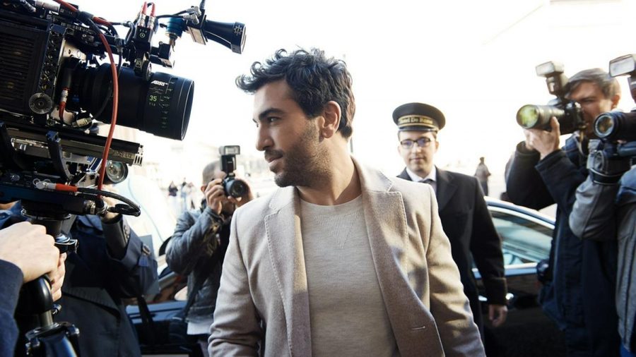 Elyas M'Barek wird in "Liebesdings" von Paparazzi belagert. (wag/spot)